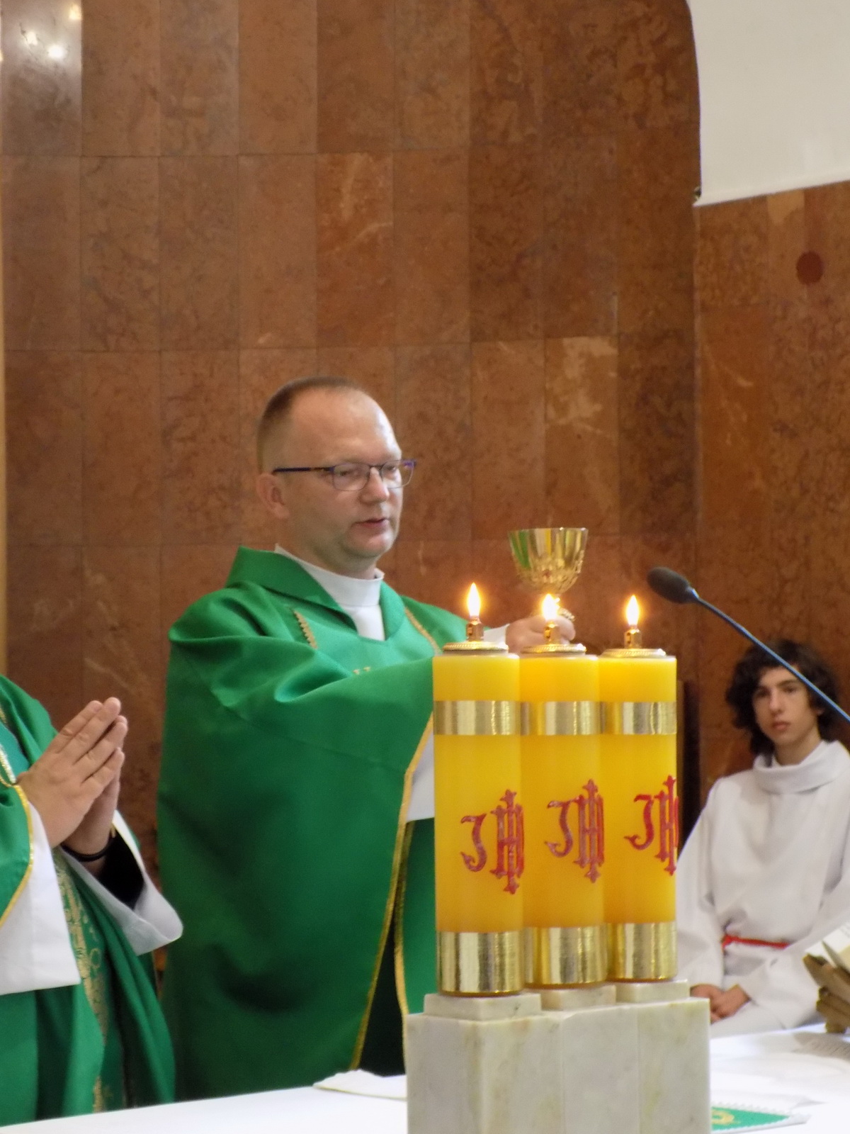 Zdjęcie Rozp roku 2025-2026 (13)eb805276-5e4c-4023-872a-472a606f24d5.JPG w galerii Uroczyste rozpoczęcie roku szkolnego 2025/2026